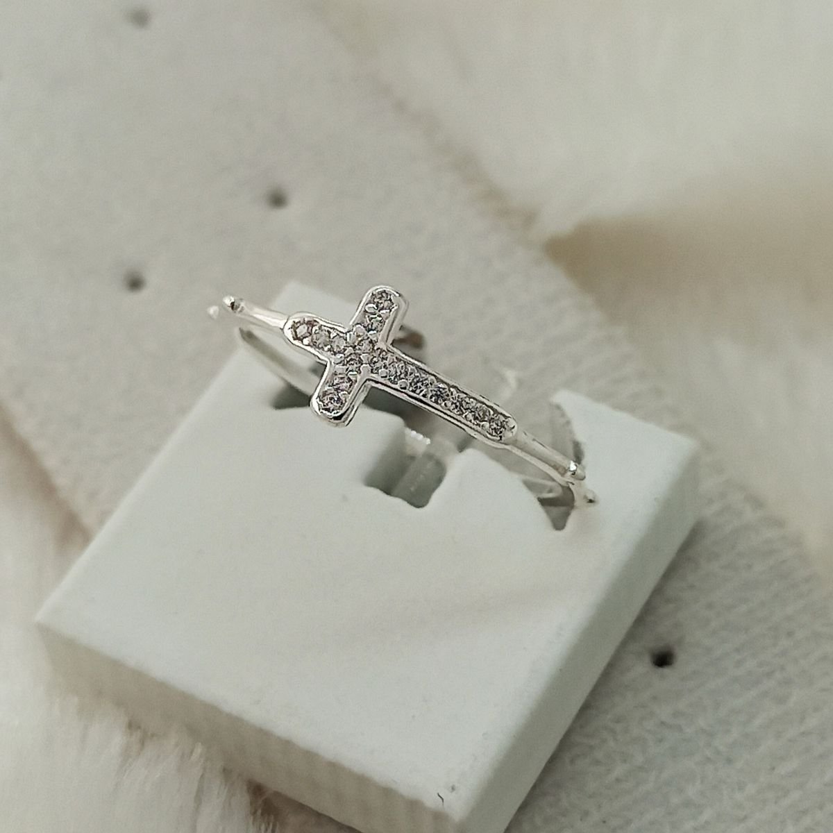 Anel de prata de cruz com micro zircônias