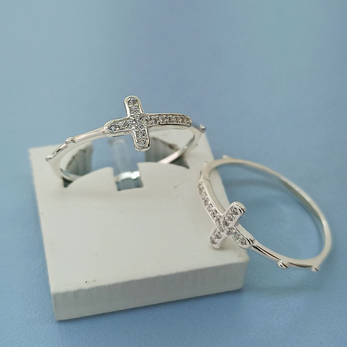 Anel de prata de cruz com micro zircônias