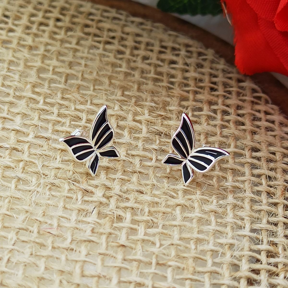 Brinco Borboleta em Prata com Resina