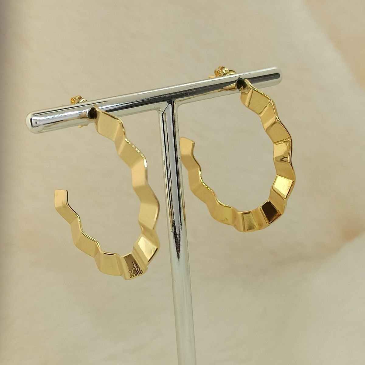 Brinco de argola folheado a ouro Ondulado