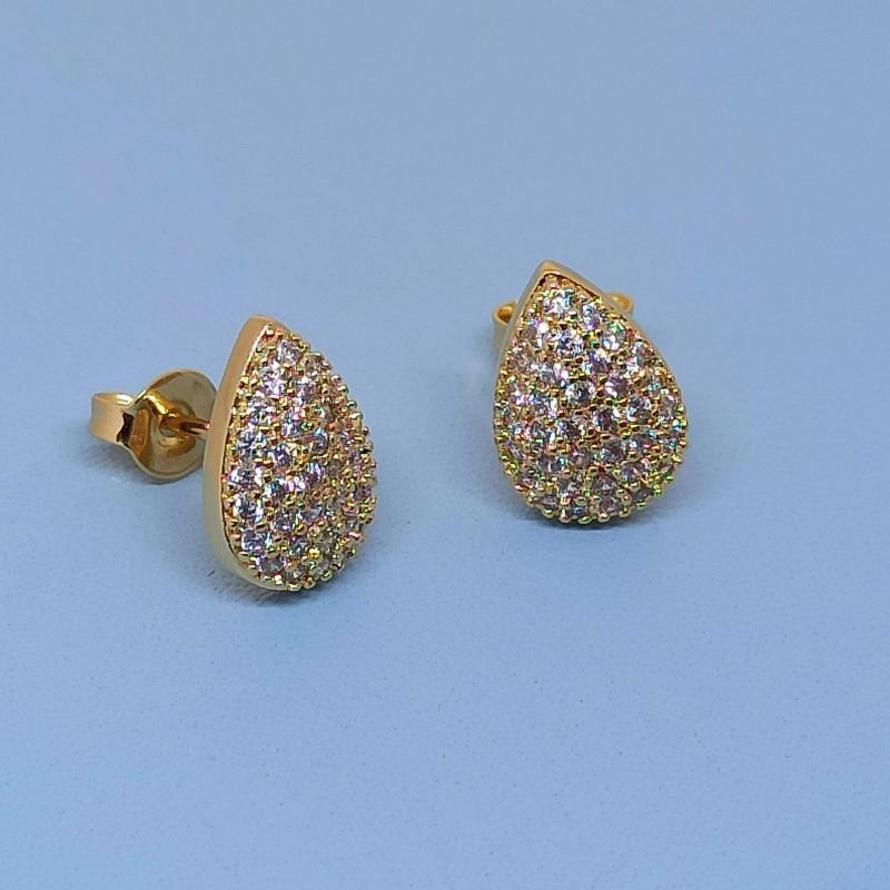 Brinco de gota folheado a ouro com micro zircônias