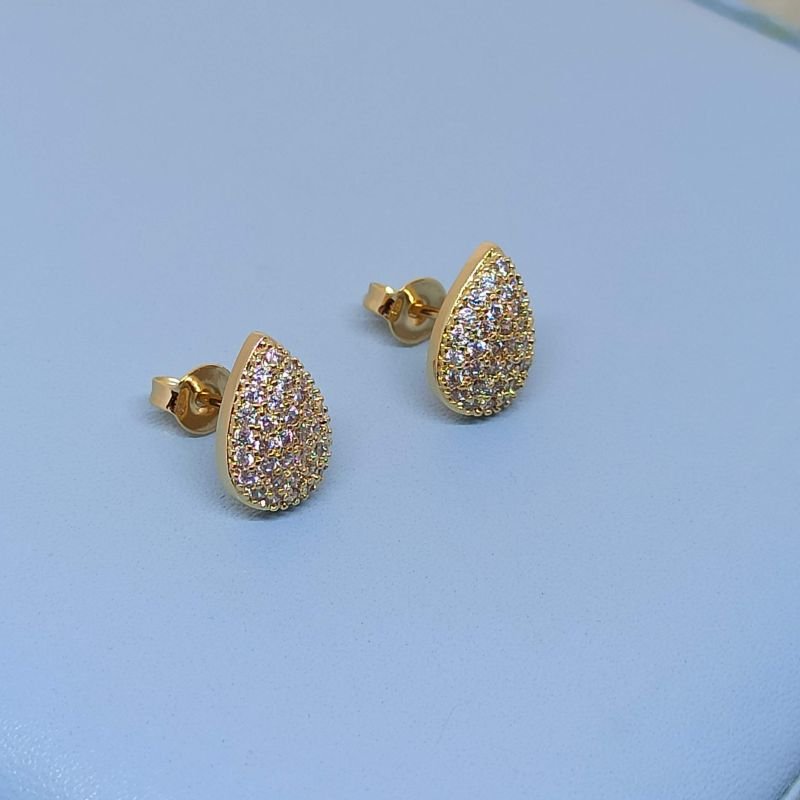 Brinco de gota folheado a ouro com micro zircônias