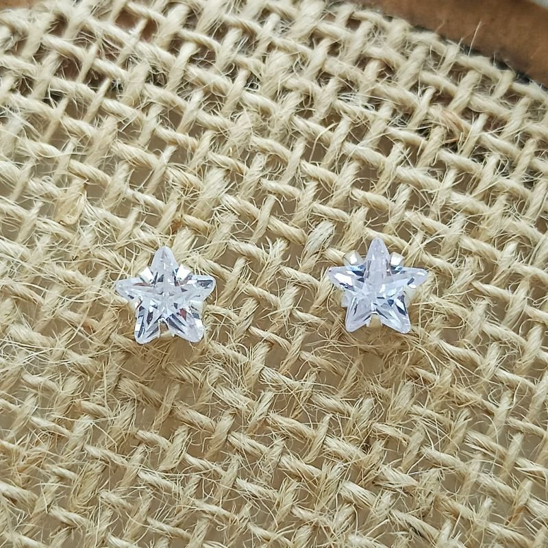 Brinco de prata de 8mm estrela