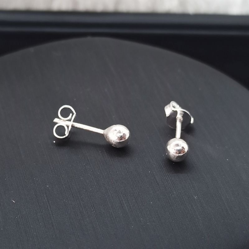 Brinco de prata de bolinha - 4mm