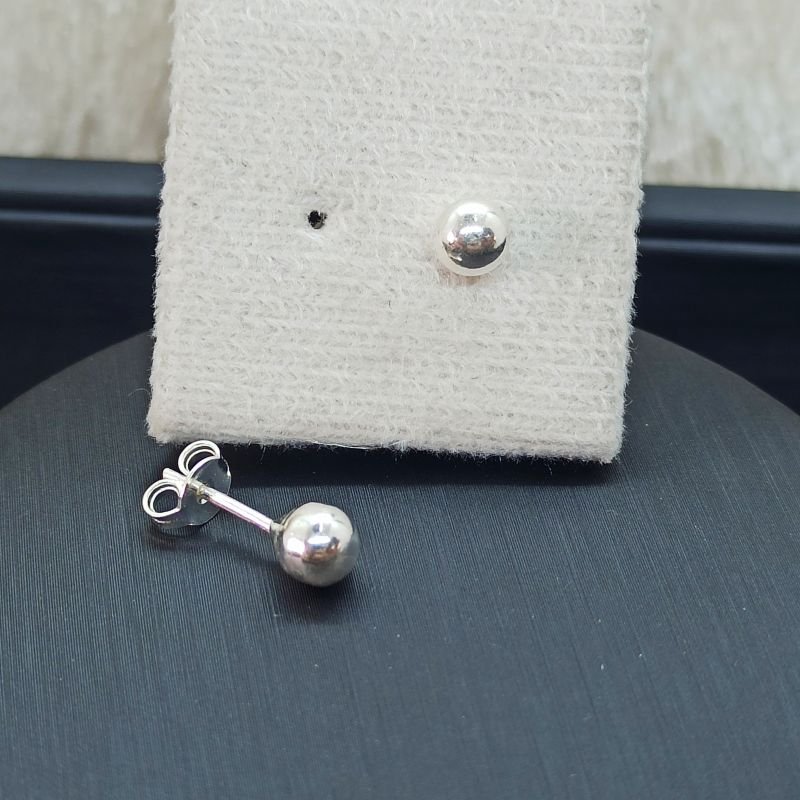Brinco de prata de bolinha - 4mm