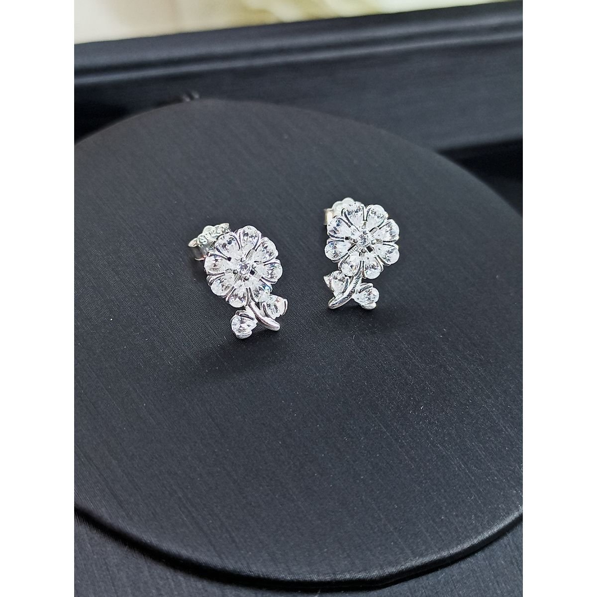 Brinco Flor em Prata com Zircônias