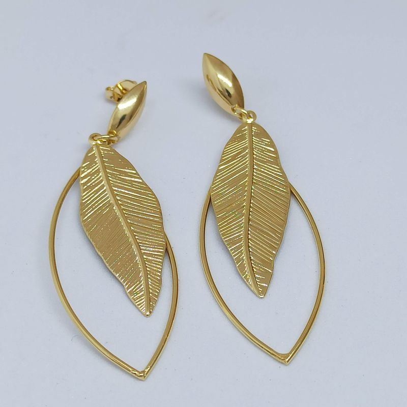 Brinco folheado a ouro de aro com pena