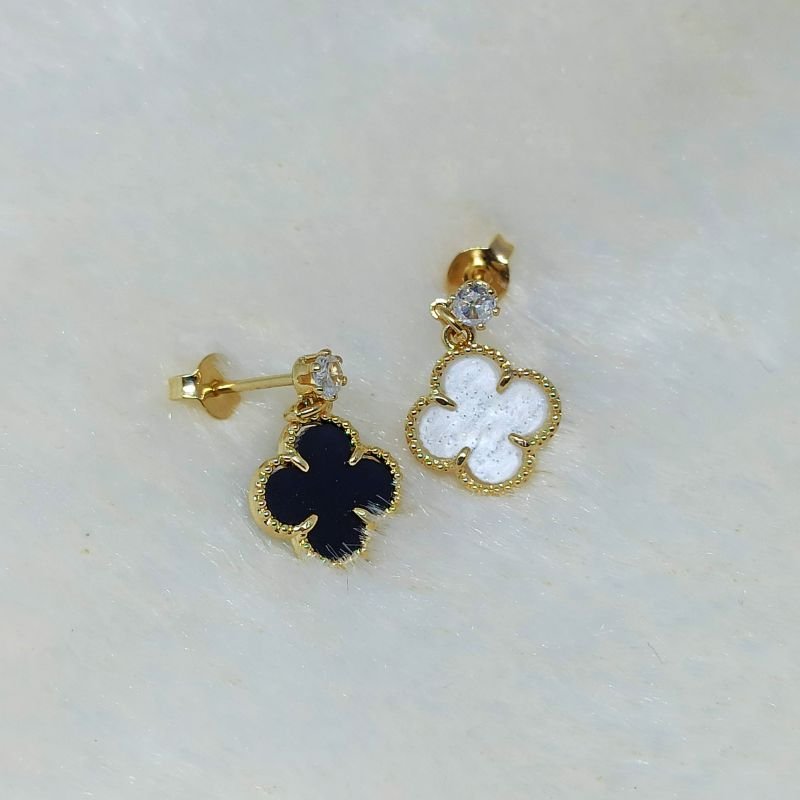 brinco folheado a ouro de flor branco ou preto