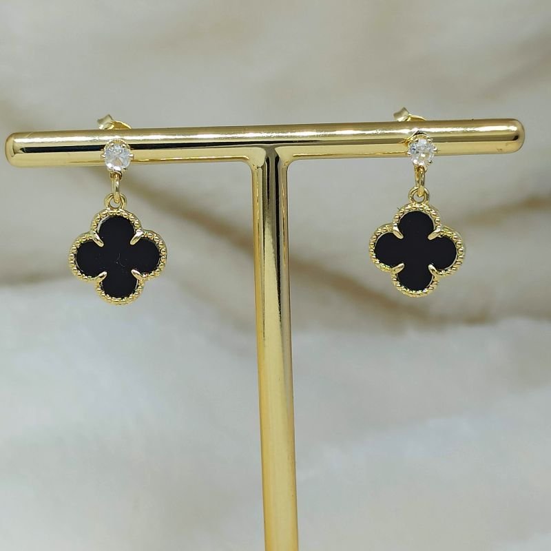 brinco folheado a ouro de flor branco ou preto