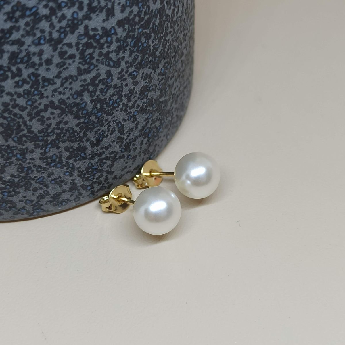 Brinco folheado a ouro de pérola 7 mm