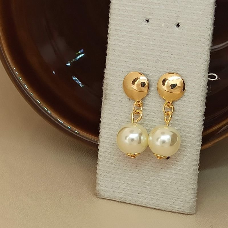 brinco folheado a ouro de pérola pendurada