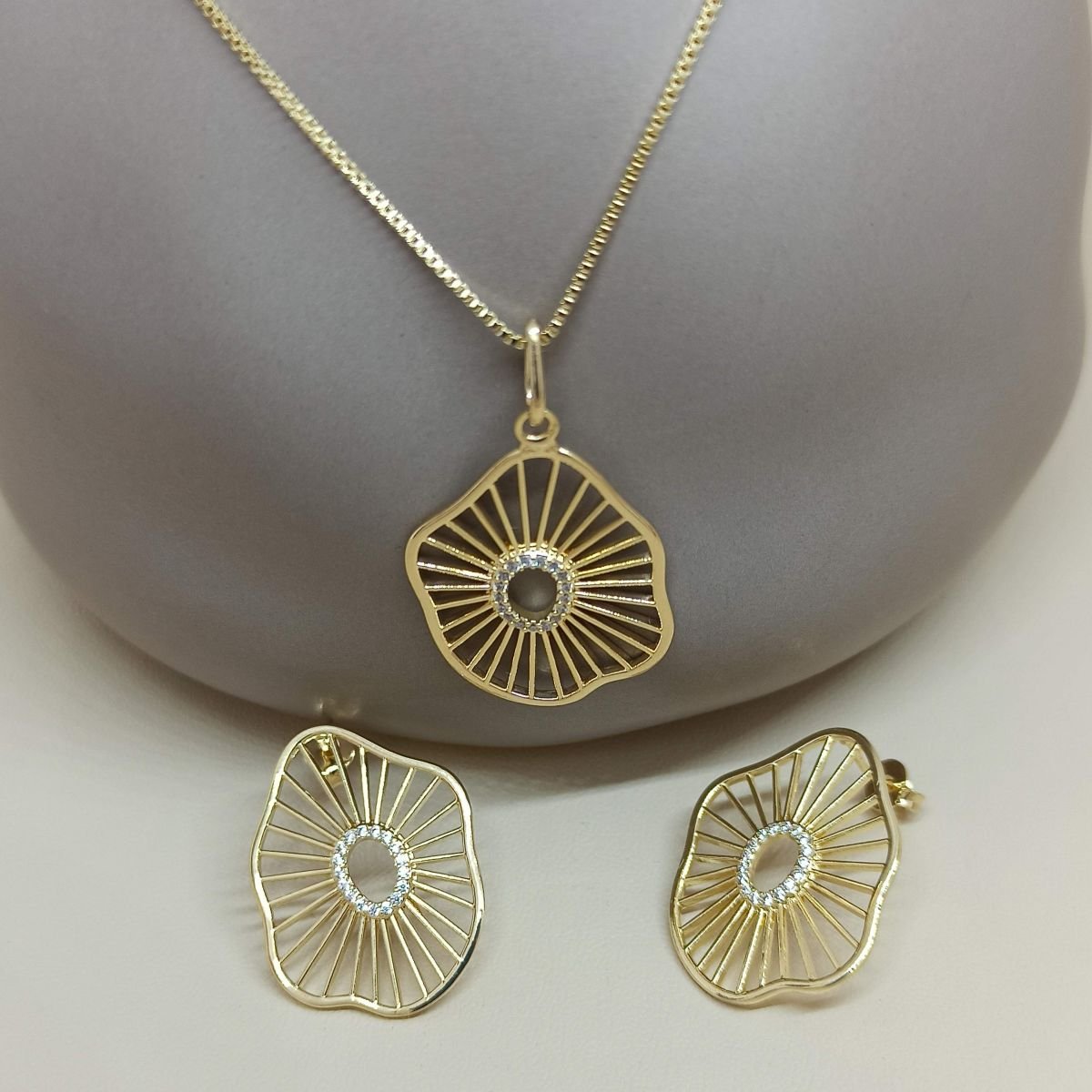 Conjunto Folheado a ouro orgânico vazado