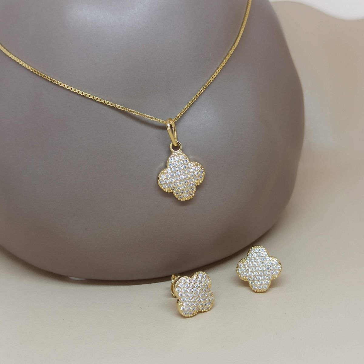 Conjunto Folheado a ouro trevo cravejado