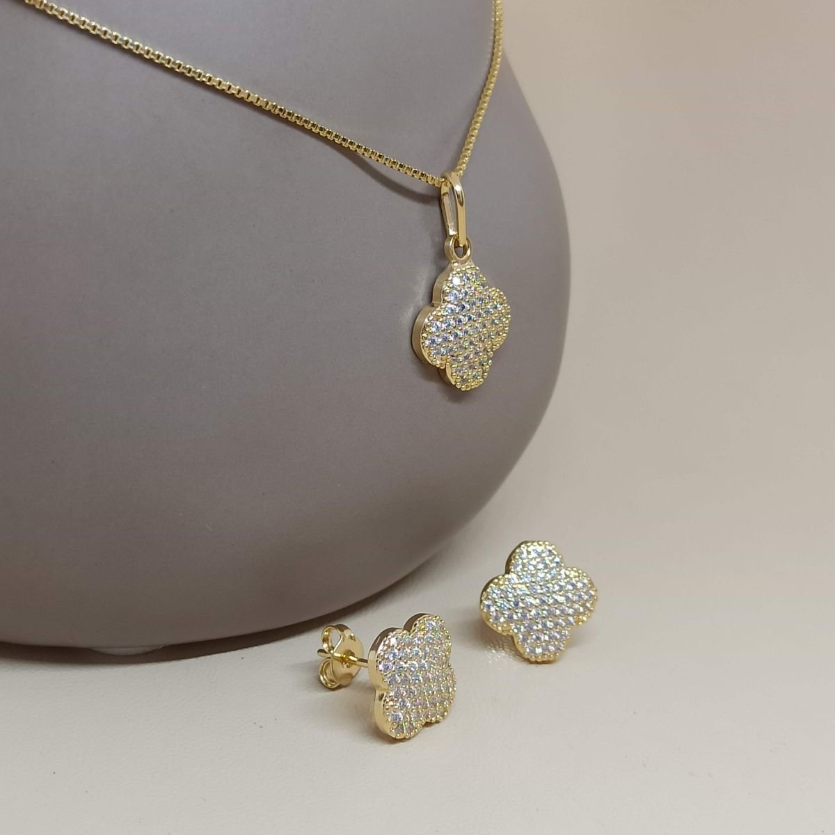 Conjunto Folheado a ouro trevo cravejado