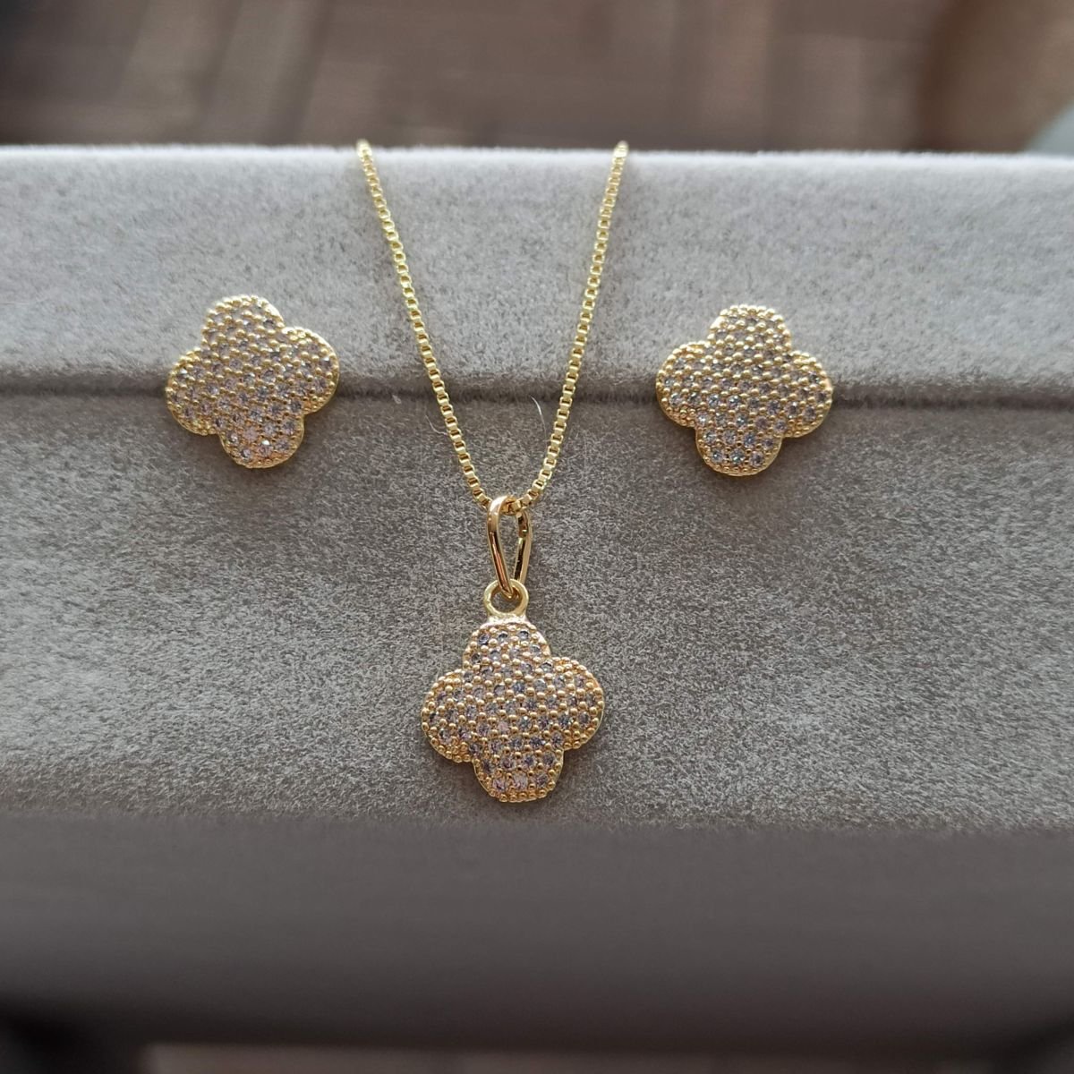 Conjunto Folheado a ouro trevo cravejado