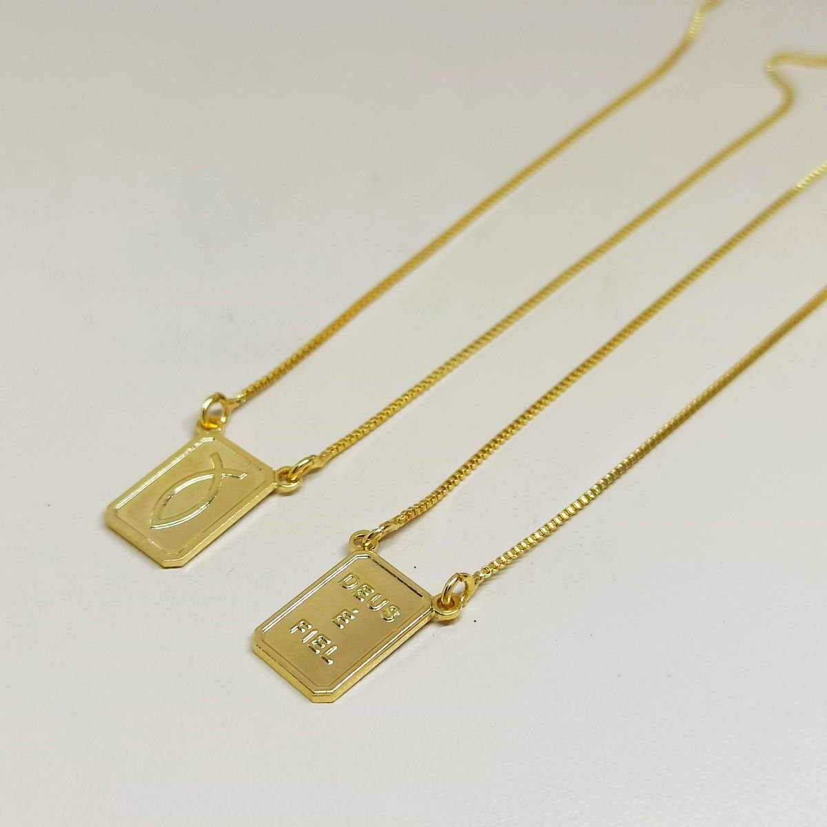 Escapulário folheado a ouro masculino 70cm - Deus é fiel 