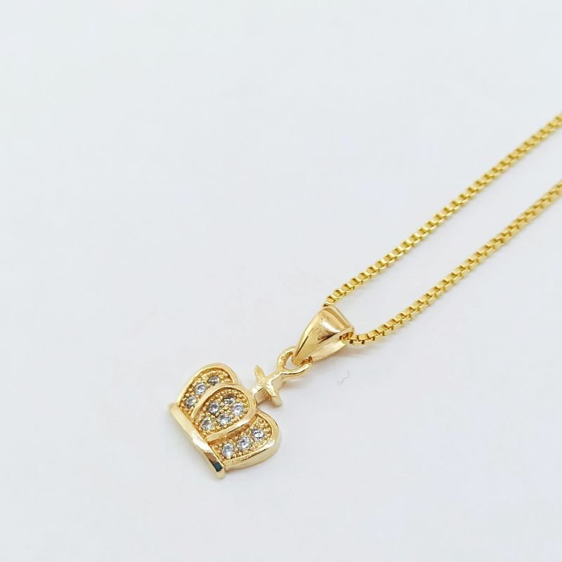 Pingente de coroa com micro zircônia folheado a ouro