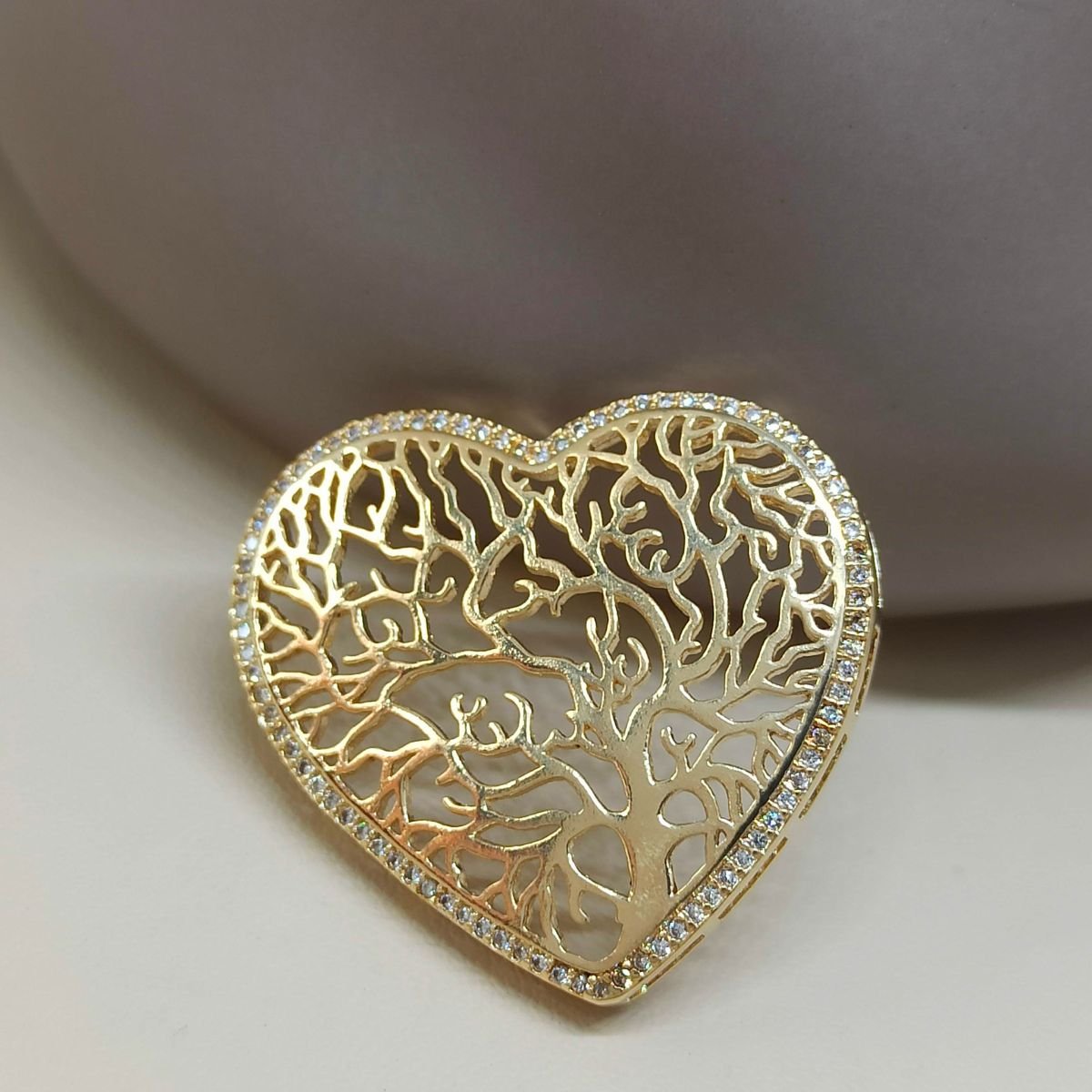 Pingente de mandala com formato de coração e árvore da vida com micro zircônia