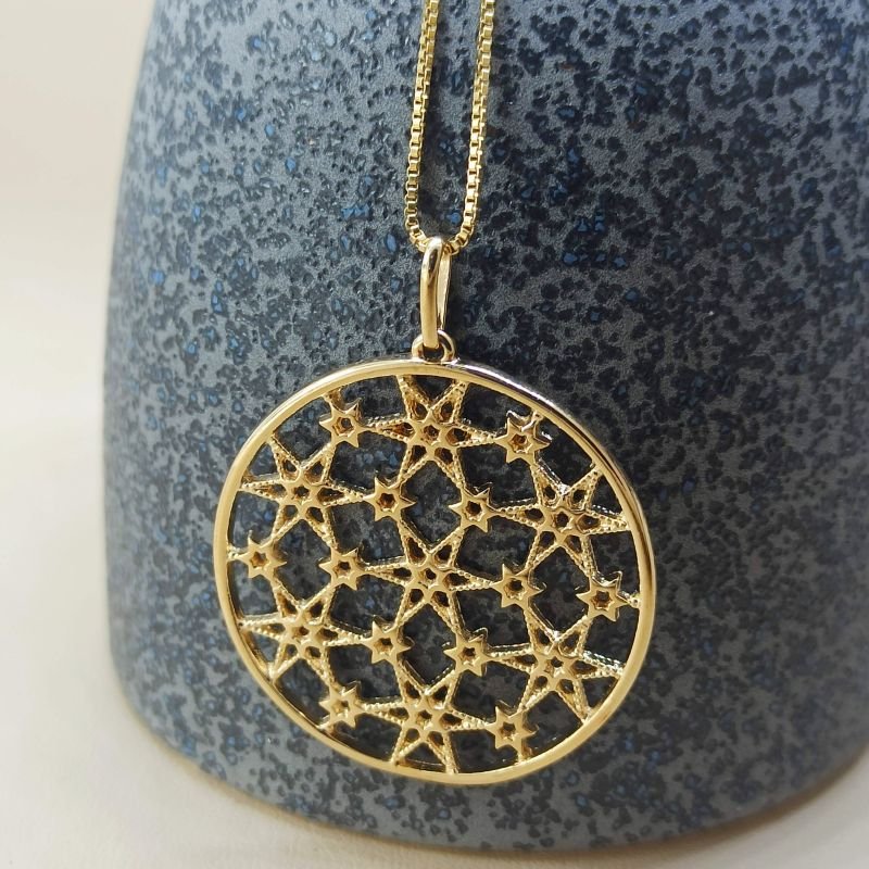 Pingente de mandala de estrelas folheado a ouro