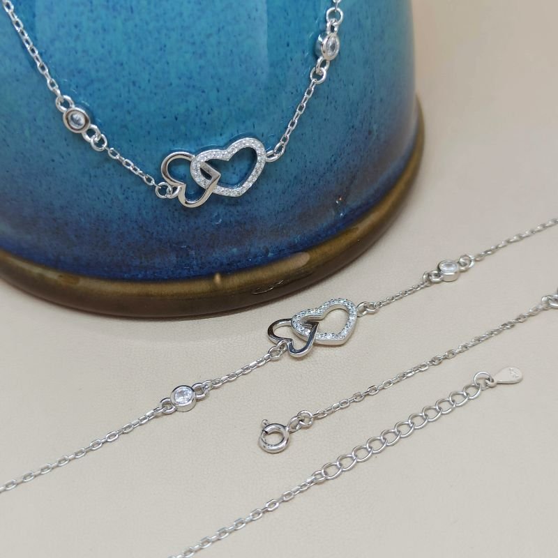 Pulseira de Prata 925 com Corações Entrelaçados e Banho de Ródio