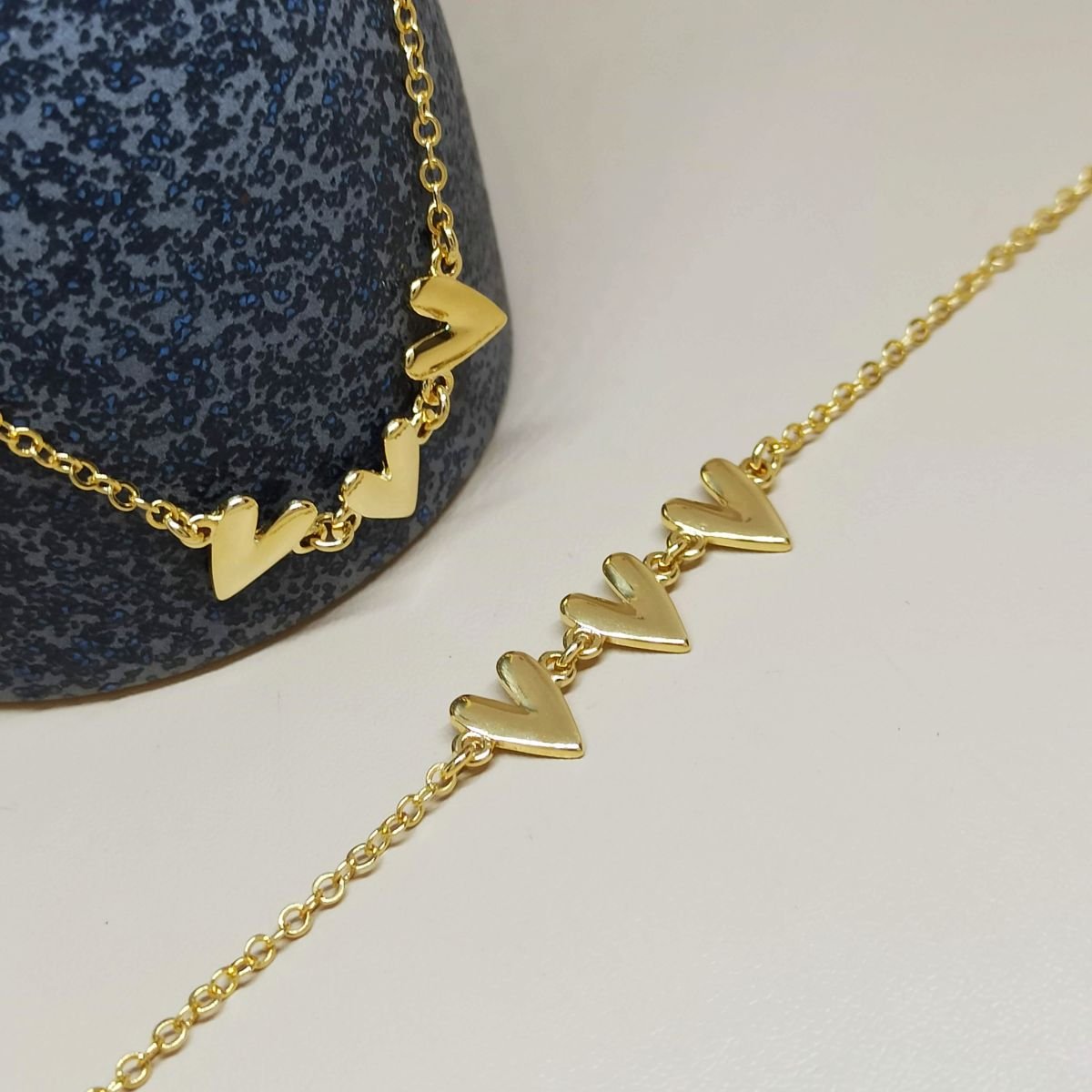 Pulseira Folheada a ouro de três corações