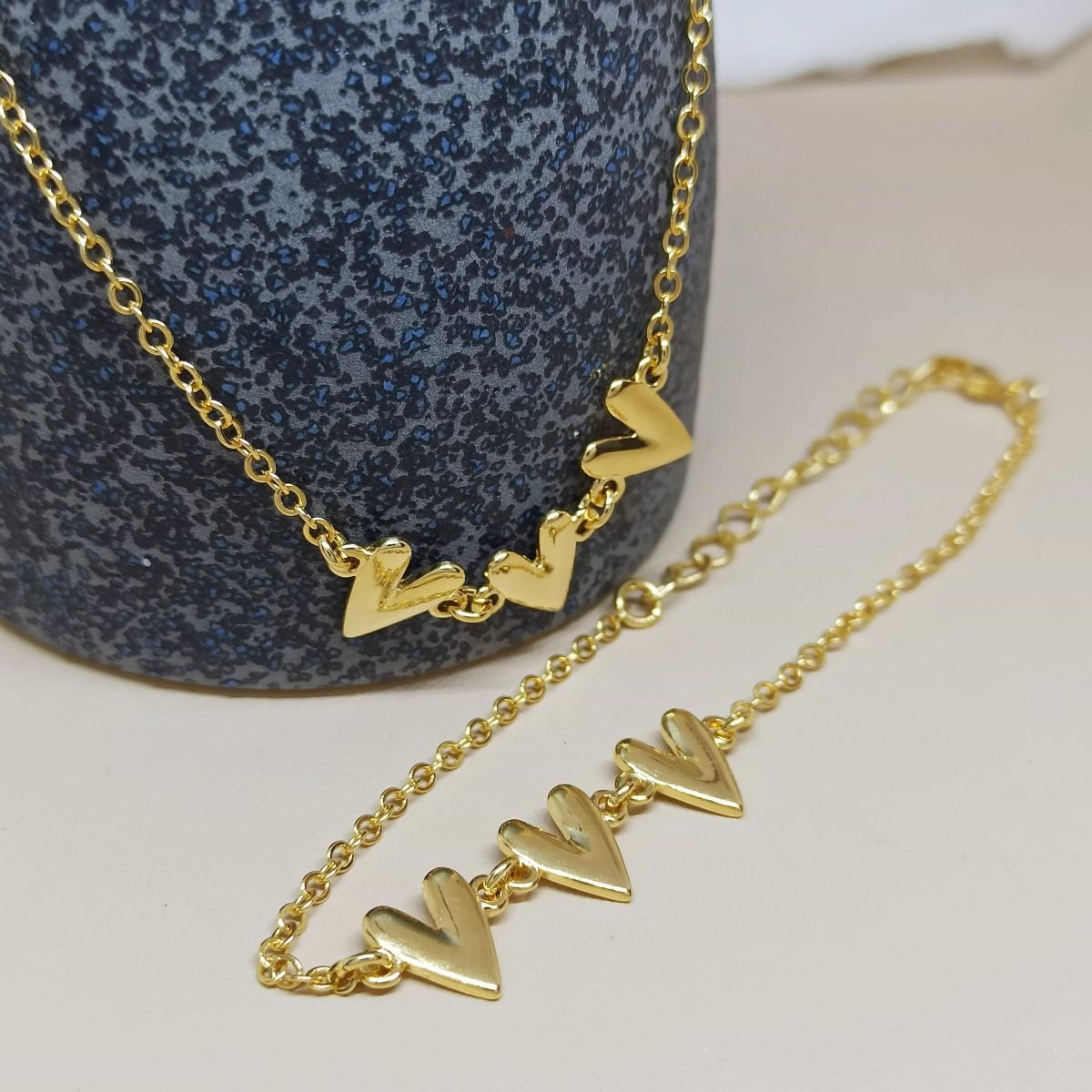 Pulseira Folheada a ouro de três corações